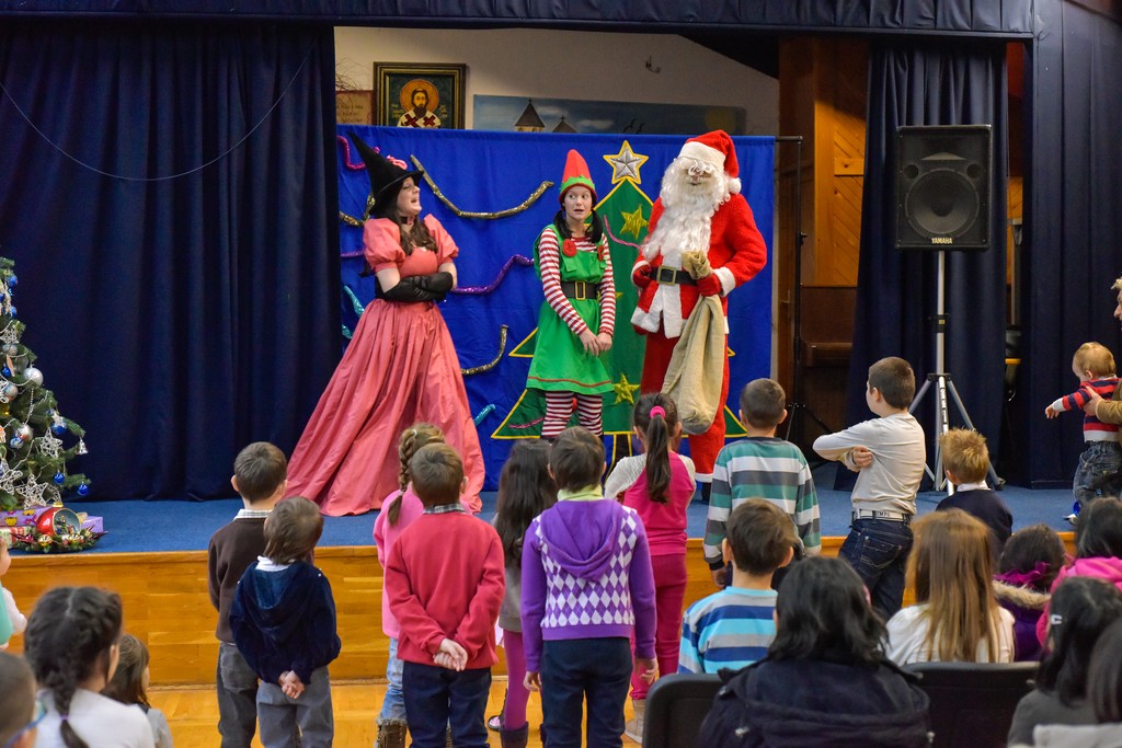 Distribution of New Year s presents for 88 children in foster care in Novi Sad