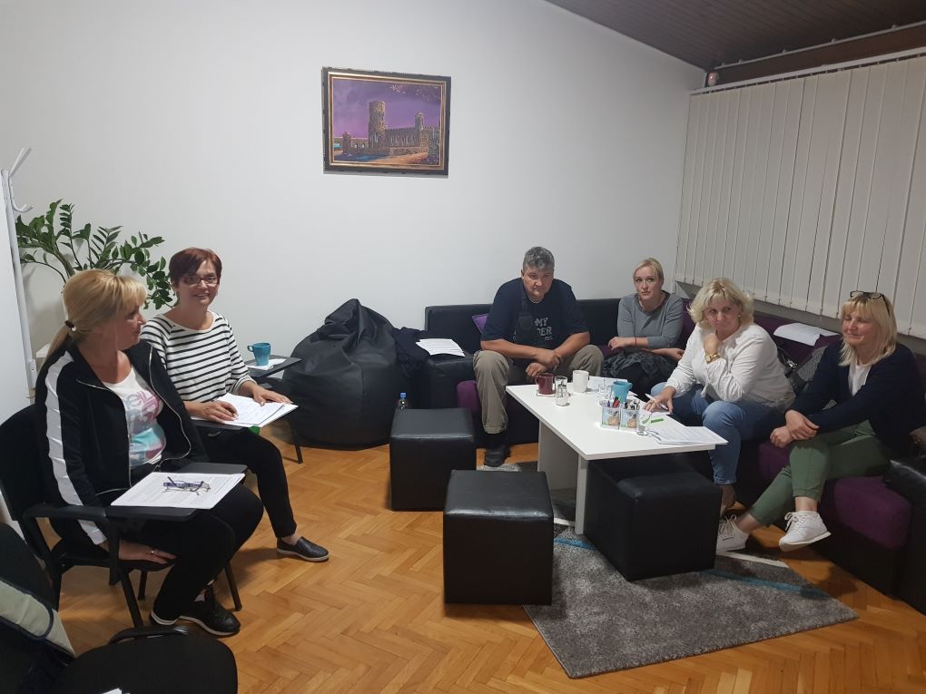 Workshop for members of the Novi Sad Foster Care Association with clubs