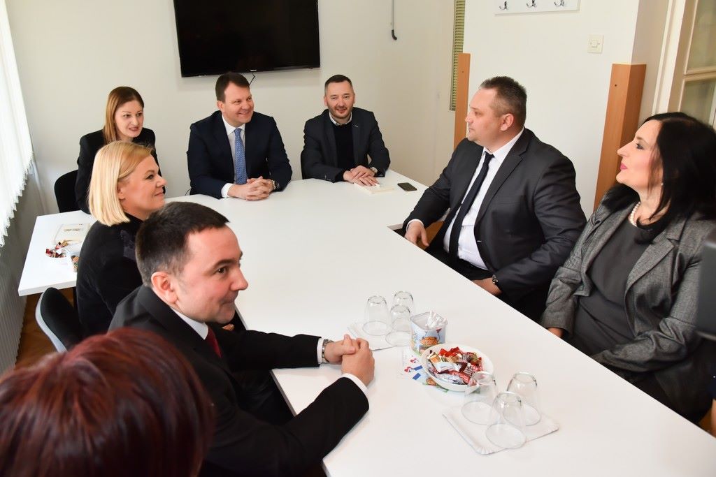 Радни састанак поводом пет година од оснивања Центра за породични смештај и усвојење Нови Сад.