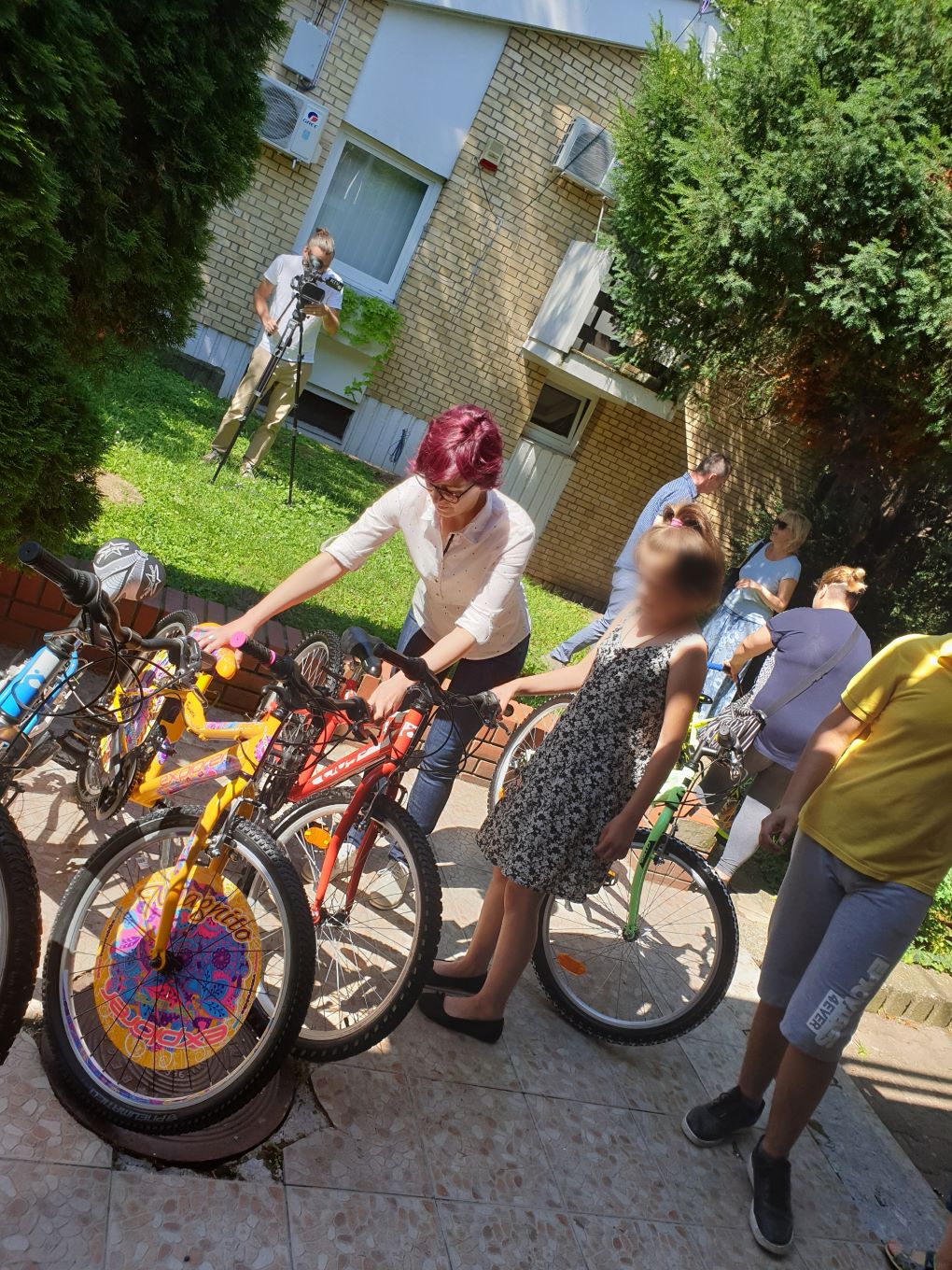 Компанија “Fanatic bike” донирала бицикле и пакете за децу на хранитељству